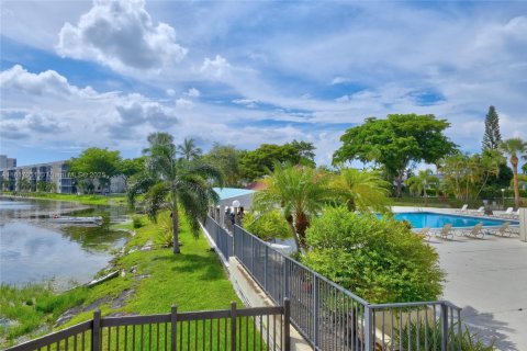 Condo in Oakland Park, Florida, 2 bedrooms  № 1775338 - photo 25