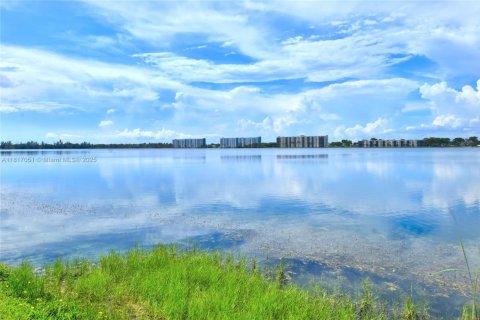 Condo in Oakland Park, Florida, 2 bedrooms  № 1775338 - photo 23