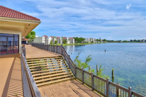 Condo in Oakland Park, Florida, 2 bedrooms  № 1775338 - photo 27