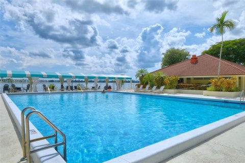 Condo in Oakland Park, Florida, 2 bedrooms  № 1775338 - photo 3