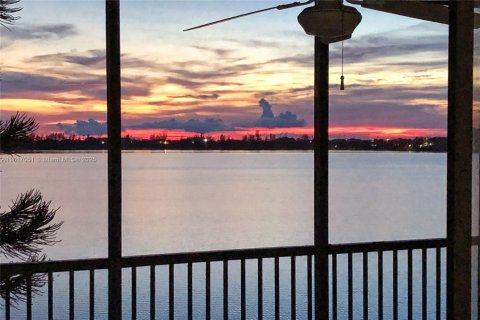 Condo in Oakland Park, Florida, 2 bedrooms  № 1775338 - photo 1