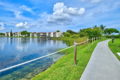 Condo in Oakland Park, Florida, 2 bedrooms  № 1775338 - photo 16