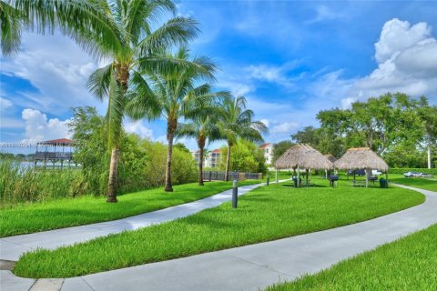 Condo in Oakland Park, Florida, 2 bedrooms  № 1775338 - photo 19