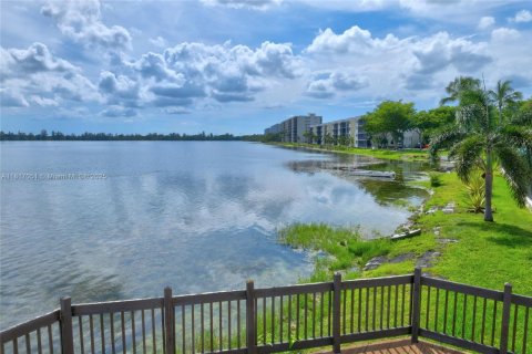 Condo in Oakland Park, Florida, 2 bedrooms  № 1775338 - photo 26