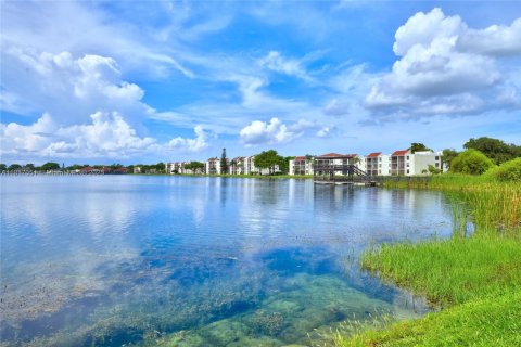 Condo in Oakland Park, Florida, 2 bedrooms  № 1775338 - photo 15
