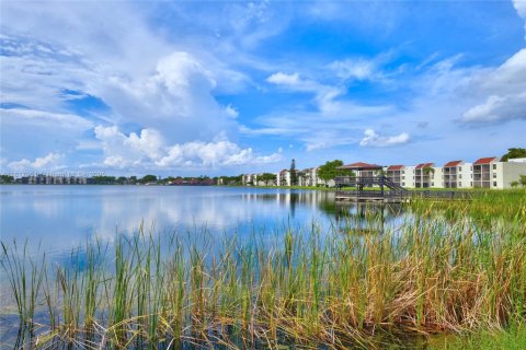 Condo in Oakland Park, Florida, 2 bedrooms  № 1775338 - photo 22