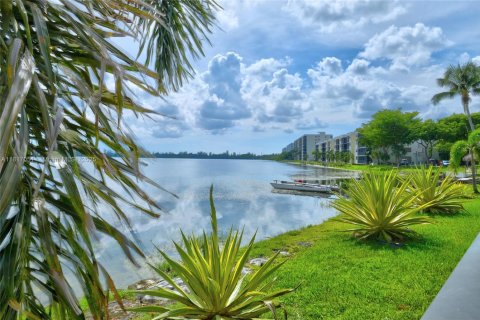 Condo in Oakland Park, Florida, 2 bedrooms  № 1775338 - photo 30