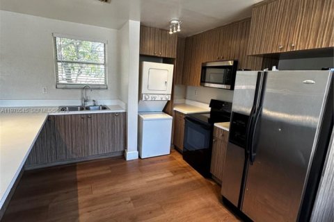 Villa ou maison à louer à Miami, Floride: 3 chambres, 158.86 m2 № 2031294 - photo 2