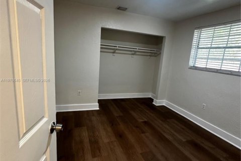 Villa ou maison à louer à Miami, Floride: 3 chambres, 158.86 m2 № 2031294 - photo 12