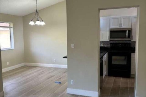 Condominio en alquiler en Coral Springs, Florida, 2 dormitorios, 99.78 m2 № 2182968 - foto 3