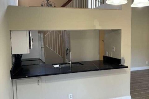 Condominio en alquiler en Coral Springs, Florida, 2 dormitorios, 99.78 m2 № 2182968 - foto 4
