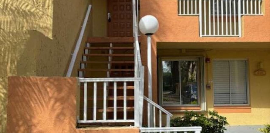 Condominio en Coral Springs, Florida, 2 dormitorios № 2182968