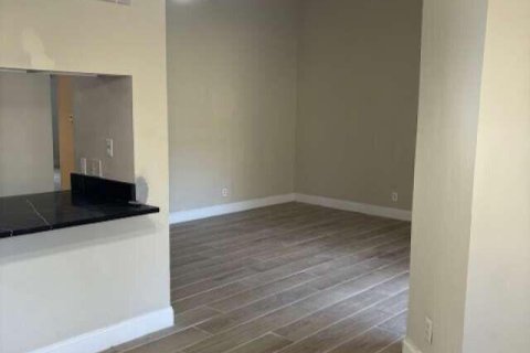 Condominio en alquiler en Coral Springs, Florida, 2 dormitorios, 99.78 m2 № 2182968 - foto 5