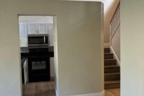 Condominio en alquiler en Coral Springs, Florida, 2 dormitorios, 99.78 m2 № 2182968 - foto 2