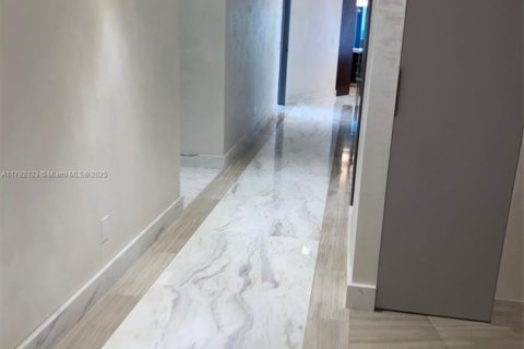 Condo in Sunny Isles Beach, Florida, 4 bedrooms  № 1865235 - photo 13