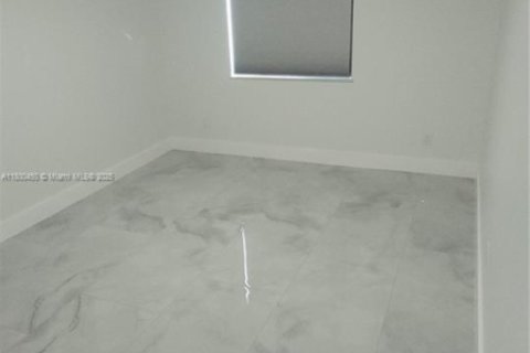 Villa ou maison à vendre à Miami, Floride: 6 chambres, 94.67 m2 № 1861745 - photo 10