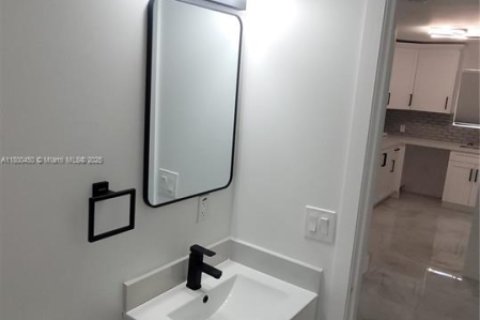 Villa ou maison à vendre à Miami, Floride: 6 chambres, 94.67 m2 № 1861745 - photo 9