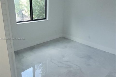 Villa ou maison à vendre à Miami, Floride: 6 chambres, 94.67 m2 № 1861745 - photo 7