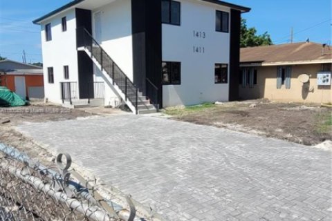 Casa en venta en Miami, Florida, 6 dormitorios, 94.67 m2 № 1861745 - foto 2