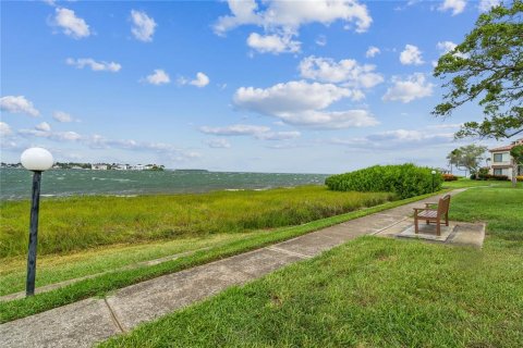 Купить кондоминиум в Сент-Питерсберг, Флорида 3 комнаты, 72.46м2, № 1308259 - фото 2