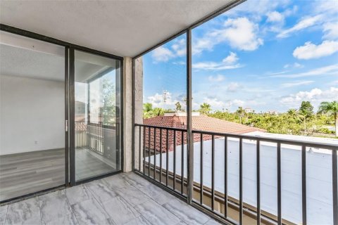 Купить кондоминиум в Сент-Питерсберг, Флорида 3 комнаты, 72.46м2, № 1308259 - фото 30