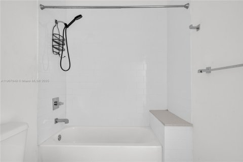 Copropriété à louer à Miami, Floride: 2 chambres, 95.22 m2 № 1966220 - photo 9