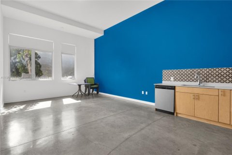 Copropriété à louer à Miami, Floride: 2 chambres, 95.22 m2 № 1966220 - photo 2