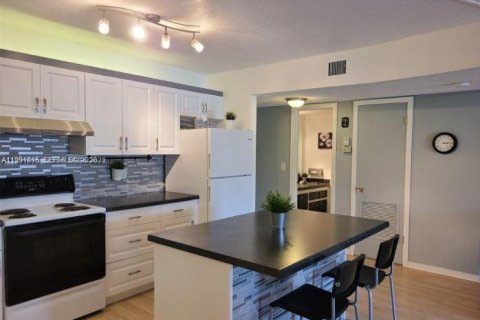 Condominio en alquiler en Lauderhill, Florida, 1 dormitorio, 86.21 m2 № 2057359 - foto 10