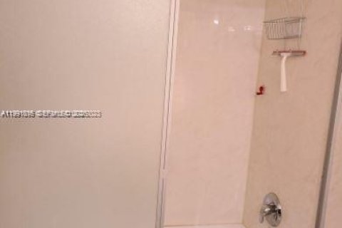 Condominio en alquiler en Lauderhill, Florida, 1 dormitorio, 86.21 m2 № 2057359 - foto 8