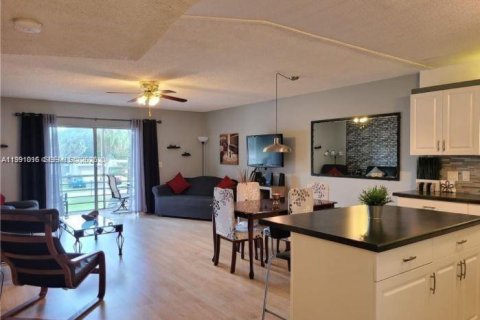 Condominio en Lauderhill, Florida, 1 dormitorio  № 2057359