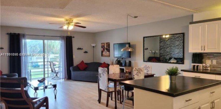 Condominio en Lauderhill, Florida, 1 dormitorio  № 2057359