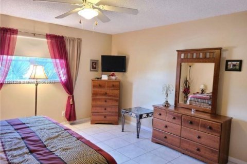 Condominio en alquiler en Lauderhill, Florida, 1 dormitorio, 86.21 m2 № 2057359 - foto 22