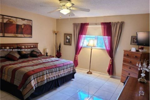 Condominio en alquiler en Lauderhill, Florida, 1 dormitorio, 86.21 m2 № 2057359 - foto 21