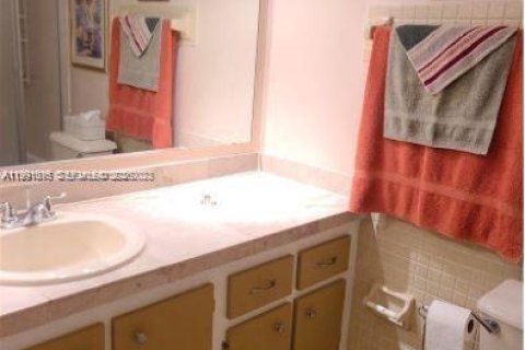 Condominio en alquiler en Lauderhill, Florida, 1 dormitorio, 86.21 m2 № 2057359 - foto 25