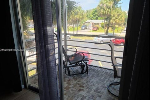 Condominio en alquiler en Lauderhill, Florida, 1 dormitorio, 86.21 m2 № 2057359 - foto 17