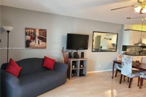 Condominio en alquiler en Lauderhill, Florida, 1 dormitorio, 86.21 m2 № 2057359 - foto 15