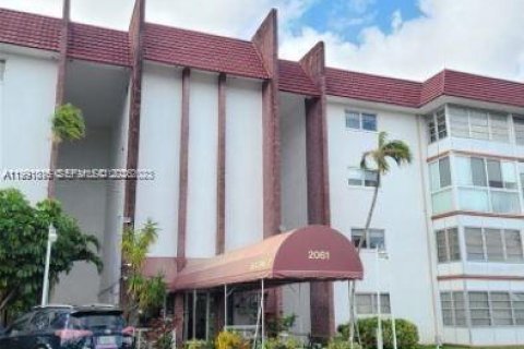 Condominio en alquiler en Lauderhill, Florida, 1 dormitorio, 86.21 m2 № 2057359 - foto 28