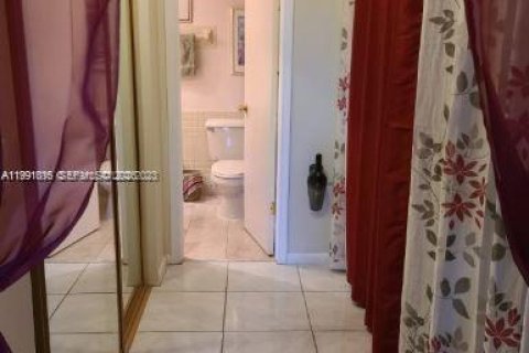 Condominio en alquiler en Lauderhill, Florida, 1 dormitorio, 86.21 m2 № 2057359 - foto 24