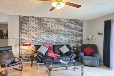 Condominio en alquiler en Lauderhill, Florida, 1 dormitorio, 86.21 m2 № 2057359 - foto 14