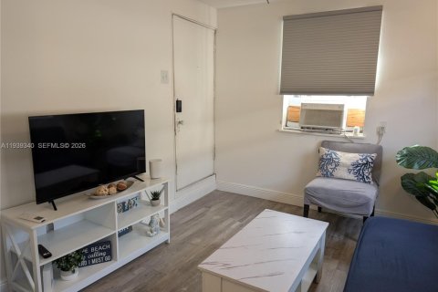 Villa ou maison à louer à Dania Beach, Floride: 3 chambres, 100.89 m2 № 1997225 - photo 12