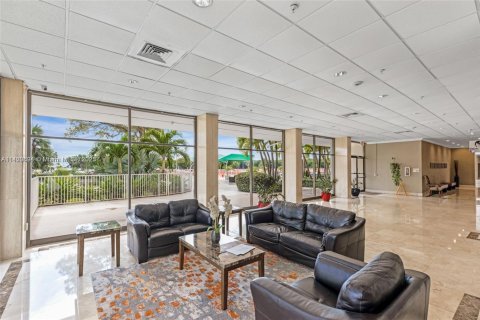 Condo in Sunny Isles Beach, Florida, 1 bedroom  № 2080272 - photo 10