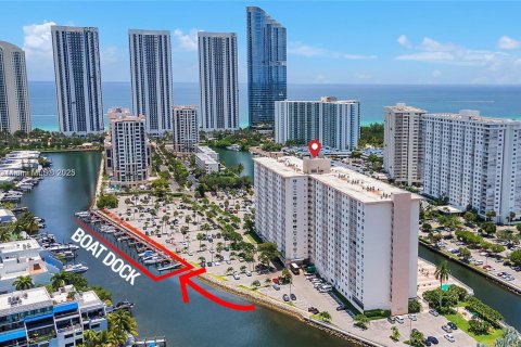Condo in Sunny Isles Beach, Florida, 1 bedroom  № 2080272 - photo 2