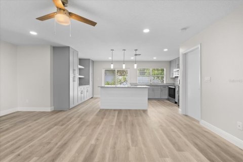 Villa ou maison à louer à Kissimmee, Floride: 3 chambres, 108.51 m2 № 2381179 - photo 13
