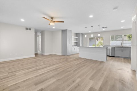 Villa ou maison à louer à Kissimmee, Floride: 3 chambres, 108.51 m2 № 2381179 - photo 12