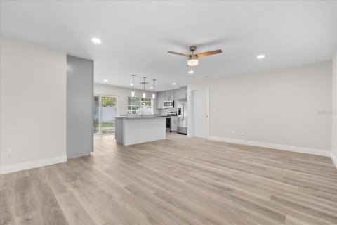 Villa ou maison à louer à Kissimmee, Floride: 3 chambres, 108.51 m2 № 2381179 - photo 14