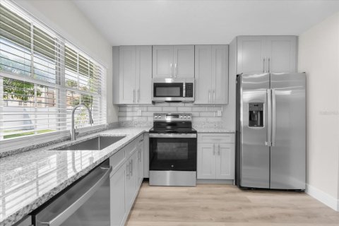 Villa ou maison à louer à Kissimmee, Floride: 3 chambres, 108.51 m2 № 2381179 - photo 16