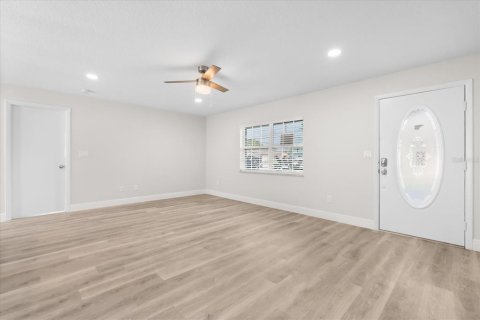 Villa ou maison à louer à Kissimmee, Floride: 3 chambres, 108.51 m2 № 2381179 - photo 11