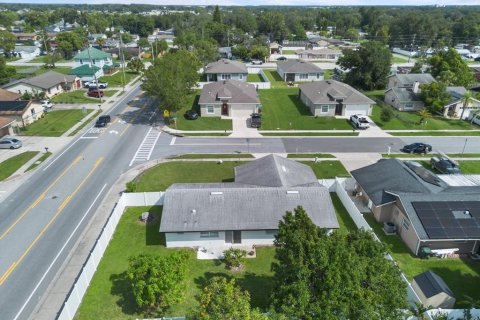 Villa ou maison à louer à Kissimmee, Floride: 3 chambres, 108.51 m2 № 2381179 - photo 4