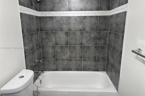 Condo in Miami, Florida, 2 bedrooms  № 2066622 - photo 9