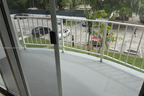 Condo in Miami, Florida, 2 bedrooms  № 2066622 - photo 14